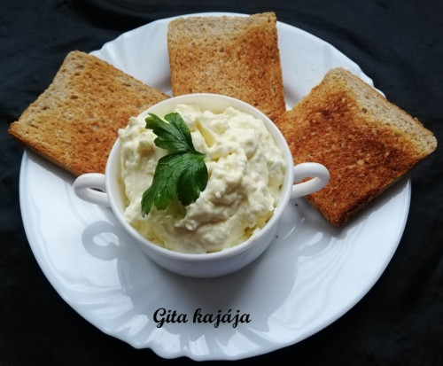 Fokhagymás sajtkrém (Gitta)